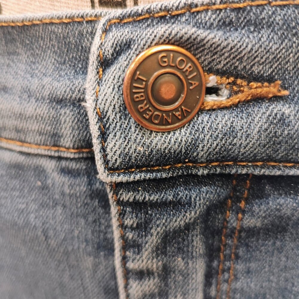 Gloria Vanderbilt Amanda Straight Jeans, Size 8S/ 8 Short, Used - Picture 3 of 7